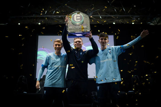 Spela FC25 med Svenska Mästaren Zacke - ta med två vänner